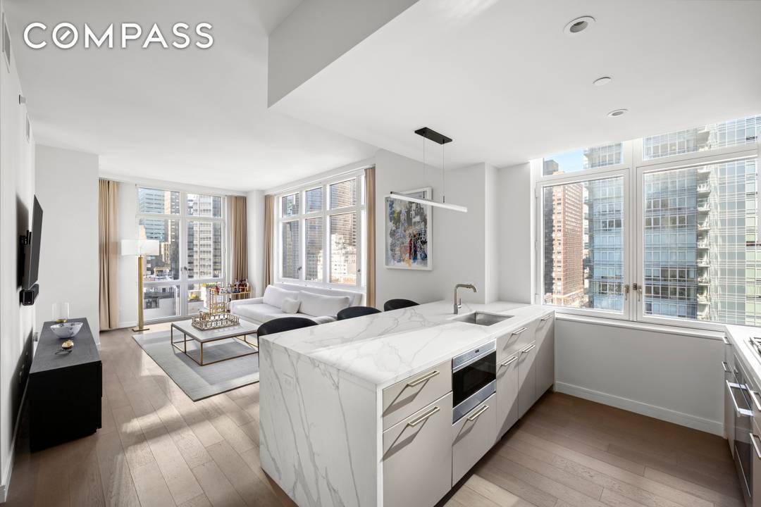 Sophisticated and elegant, this corner one bedroom residence at the full service Halcyon Condominium offers sweeping open city views and exceptional natural light throughout the day.