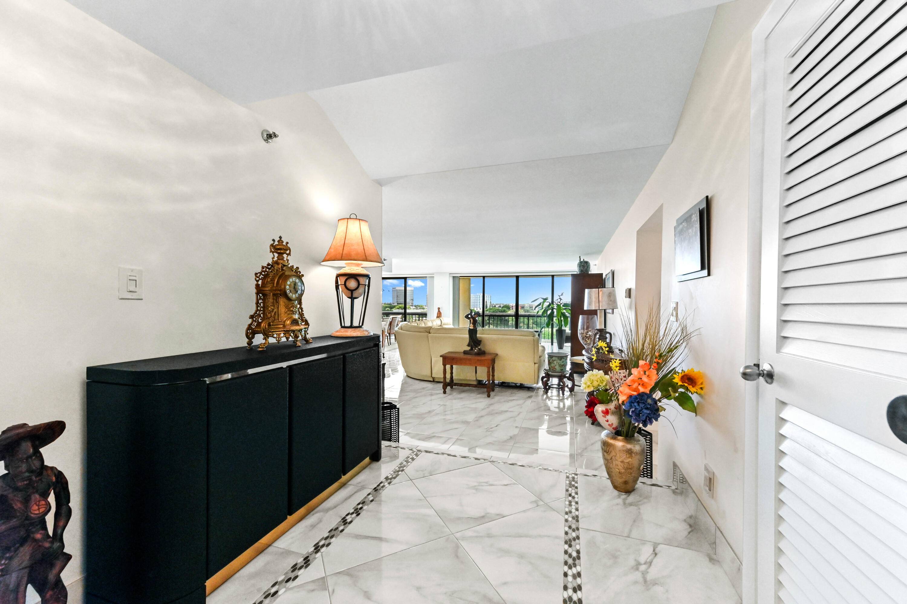 LOVELY MOVE IN READY FULL 3 BR 2.