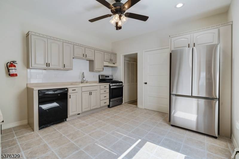 Prime Location One block to commuter train station vibrant downtown Rahway with an array of restaurants, coffee shops and Union County Performing Arts Center This beautifully renovated home spans across ...