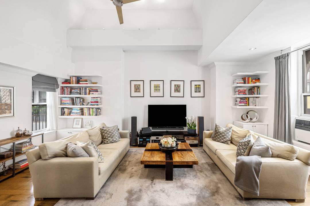 A rare triplex residence in the heart of the Financial District, Residence 23B at 3 Hanover Square offers something you almost never find in NYC, true separation of space across ...