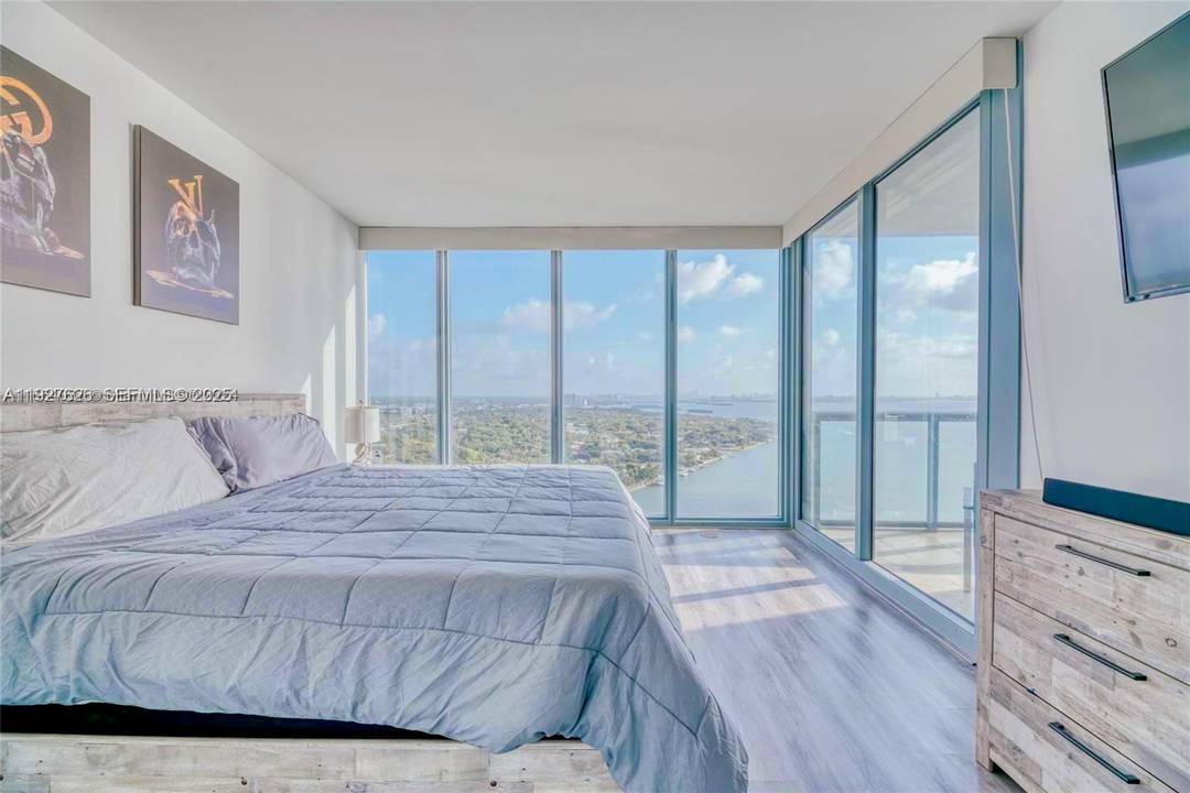 Experience 5 star resort living with breathtaking ocean views at Blue Condo !