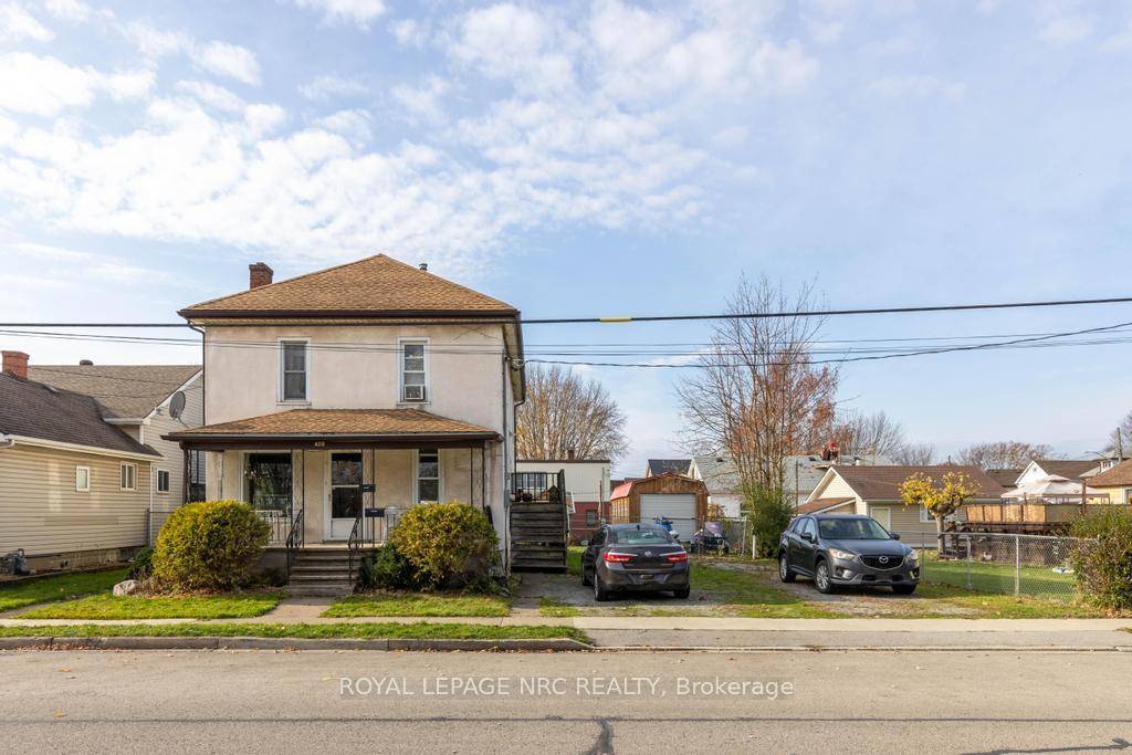 This charming legal duplex is a fantastic income opportunity in the heart of Port Colborne !