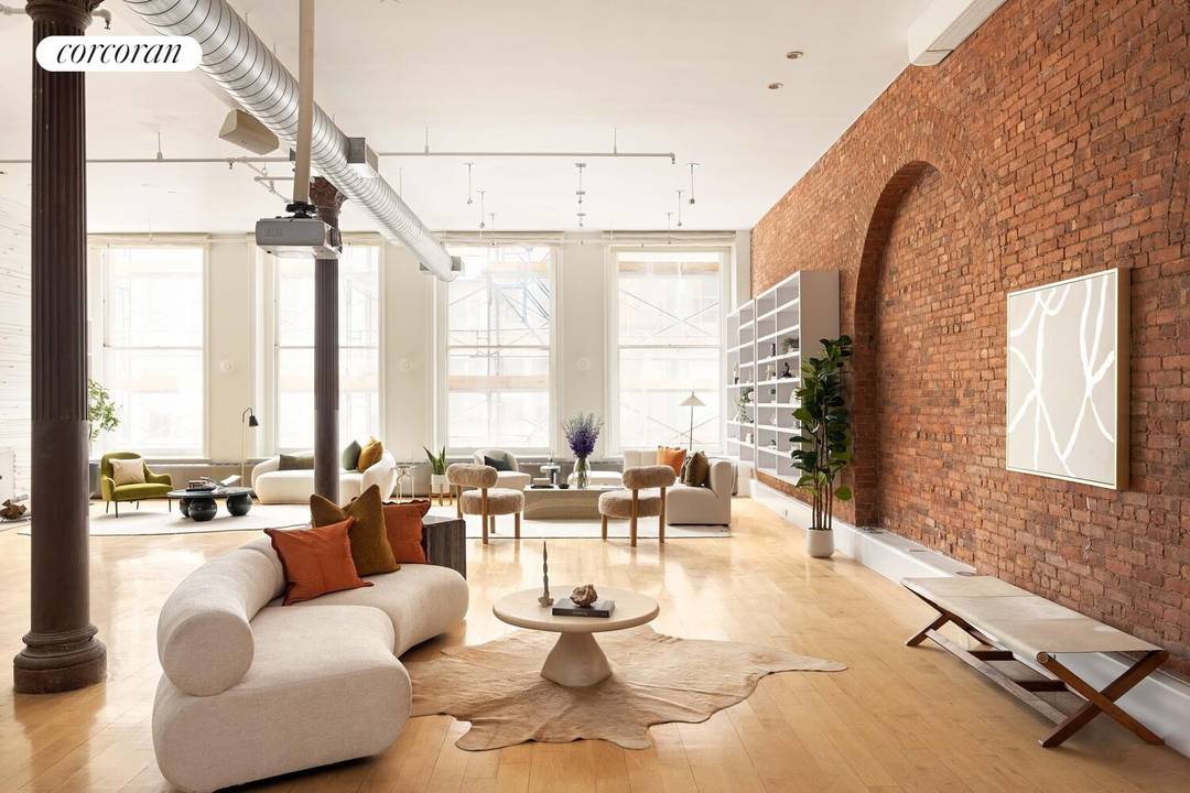 Residence 3A at 56 Crosby Street is a truly exceptional loft in the heart of Soho.