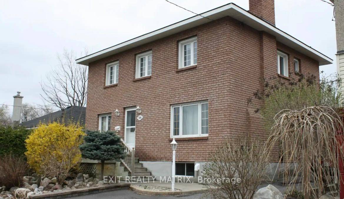 Water is included in this bright and spacious 2 bedroom upper unit.