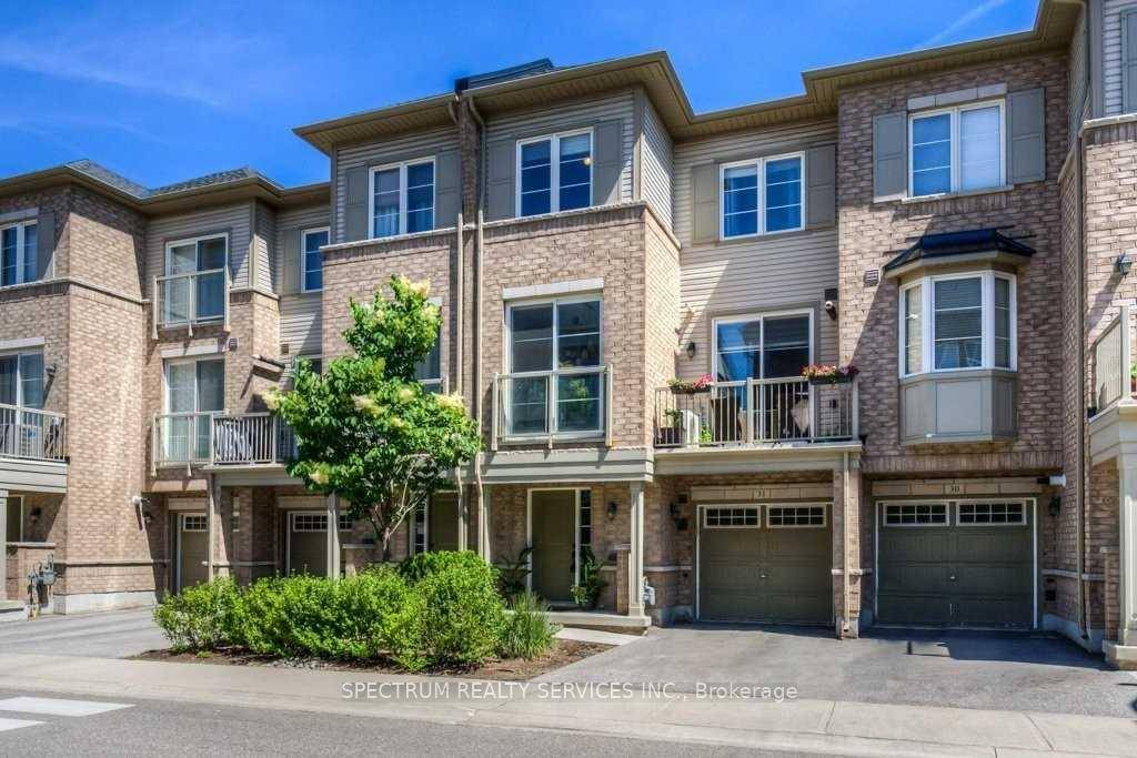 Very Bright amp ; Stunning 3 Level Freehold Urban Townhouse with Great Open Concept.