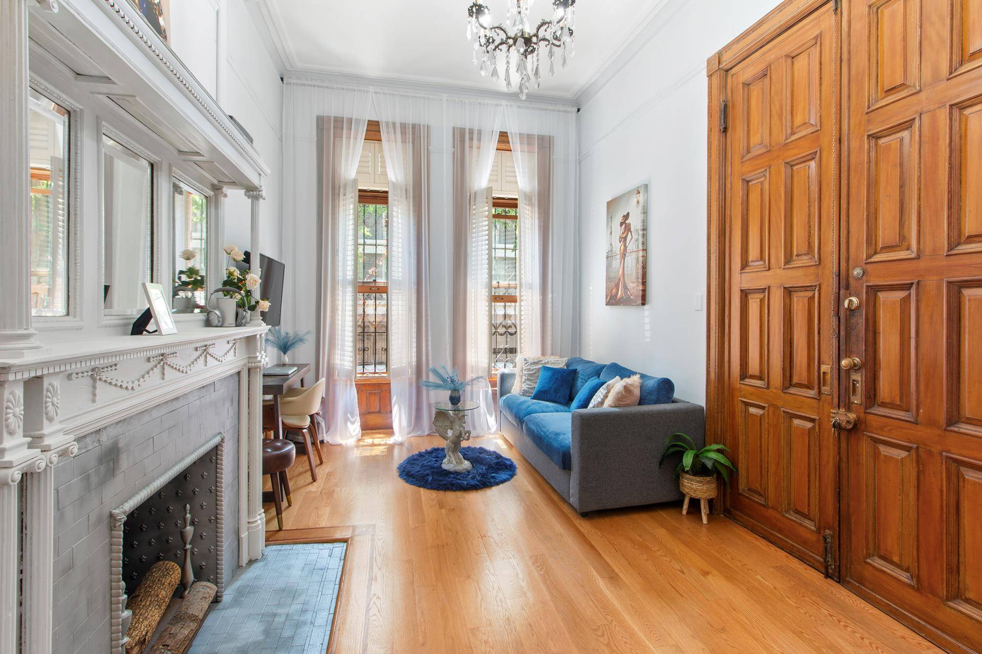 DESCRIPTION On a picturesque tree lined street in the Upper West Side, this front facing studio in a well maintained pre war brownstone is a true gem.