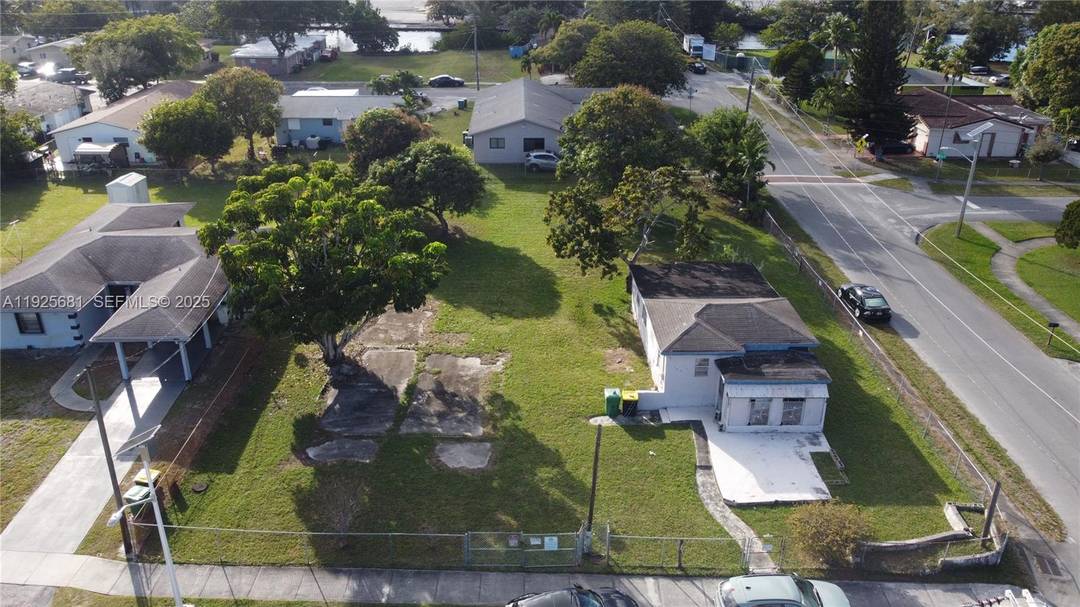 PRIME DEVELOPMENT OPPORTUNITY IN DANIA BEACH, FLORIDA THIS DWELLING IS A TEAR DOWN.
