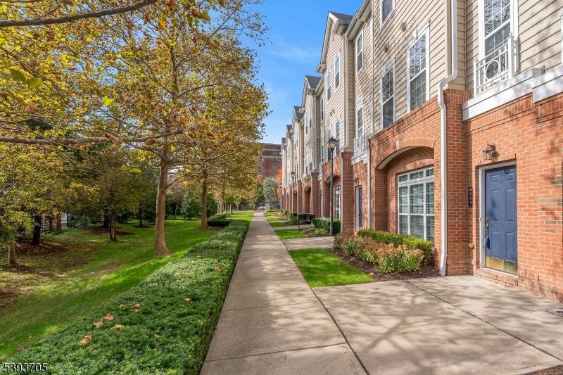 This beautiful Granville model townhome offers 2 bedrooms and 2.