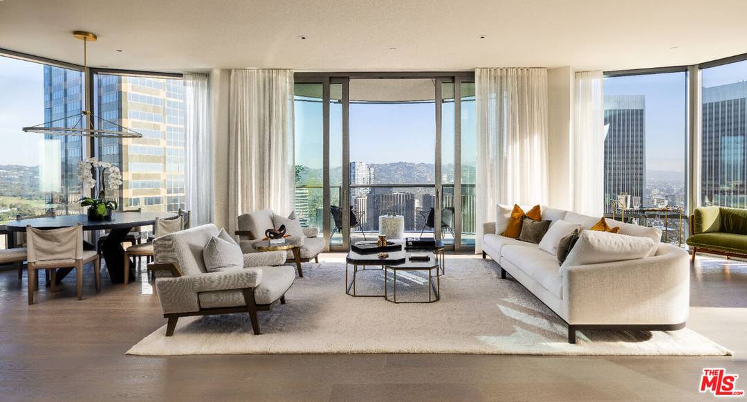 211  W Elm Ct 4BR Beverlywood La