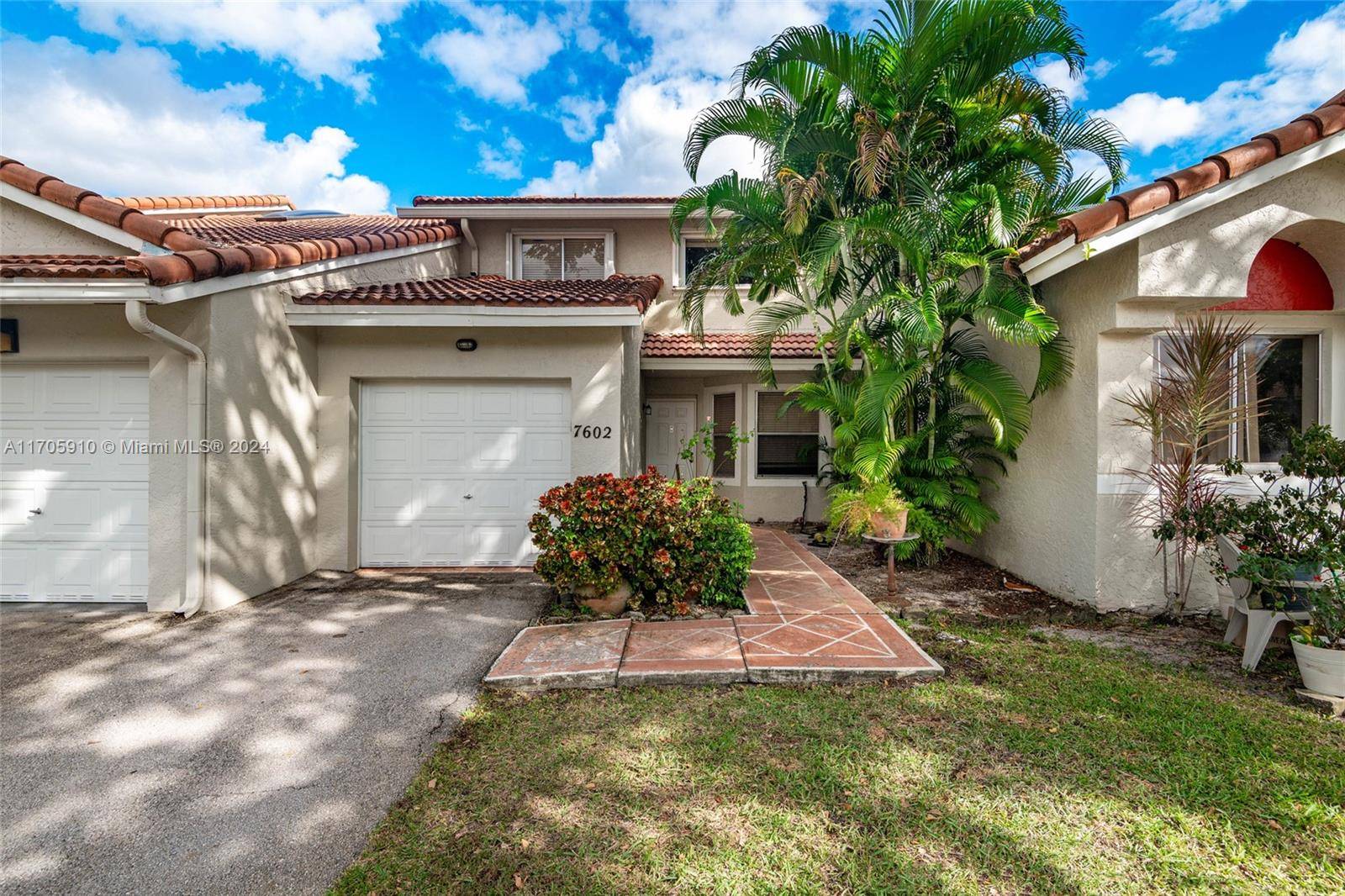 Spacious 4 BR, 2. 5 bath townhome in the highly desirable Fairway Views community, features three over sized bedrooms, a large loft with walk in closet that can be converted ...