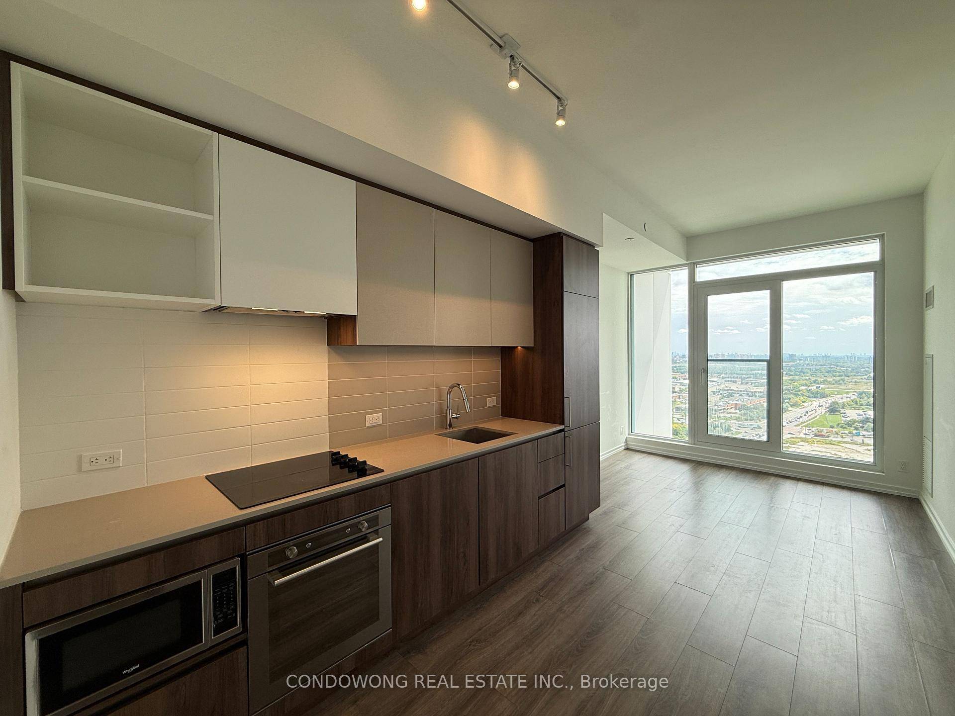 Luxury 1 Bedroom Den with 2 Bath At The Stunning Transit City Tower In A Prime Location In Vaughan Metropolitan Centre.