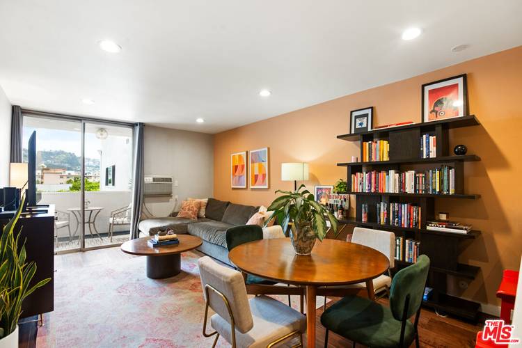 625  N Flores St 1BR Beverly Grove La