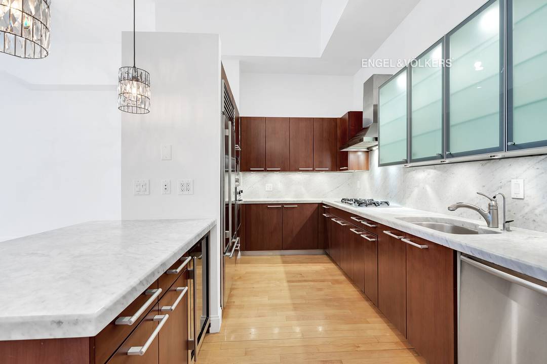 Expansive Gramercy Flatiron Loft with 13 Foot Ceilings and Home Office Located in the historic Bullmoose Condominium, this 2, 555 square foot loft offers three bedrooms, a separate home office ...