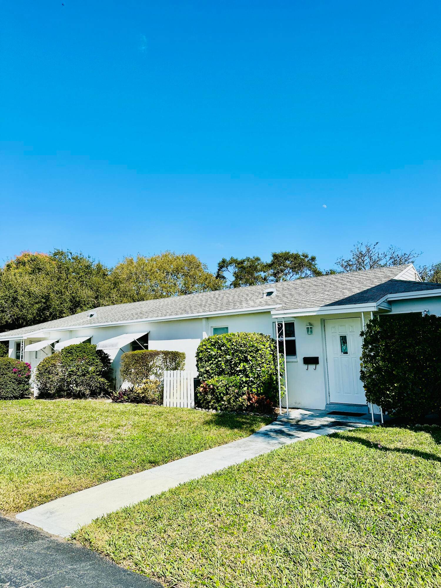PRICED TO SELL ! ! Great opportunity to own a winter get away or year round villa !