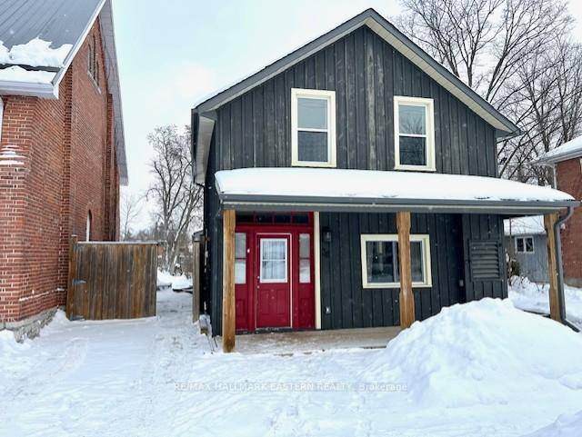 Lakefield Duplex in prime location convenient to shops, cafes, restaurants, schools, parks, and all amenities.