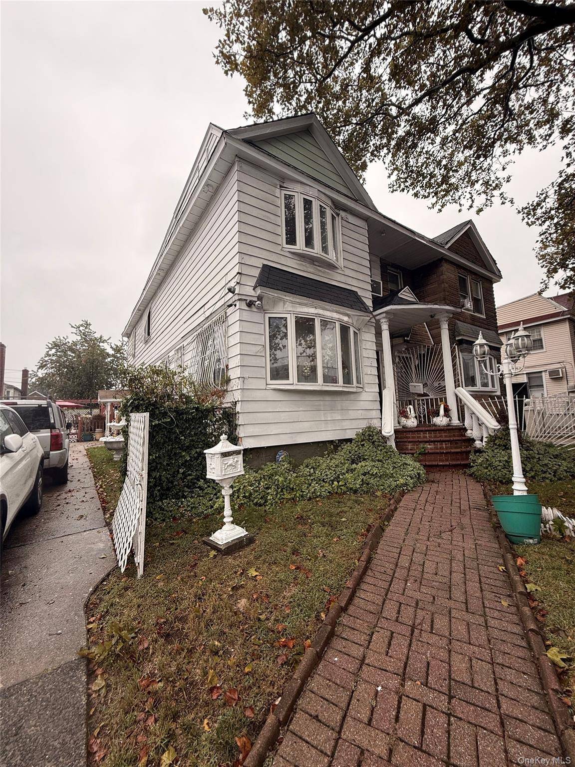 Welcome to 115 46 Van Wyck Expressway, South Ozone Park !