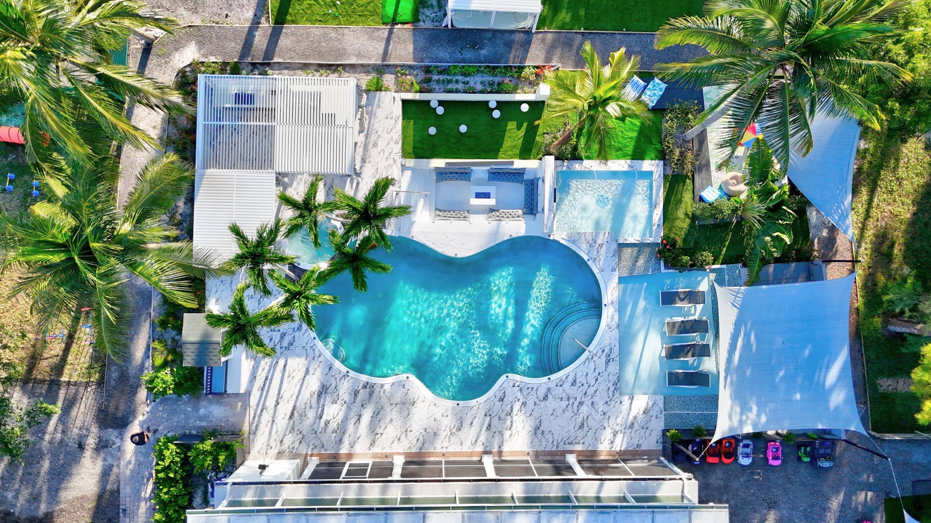 Luxury paradise house located on the quiet area in Paddocks.