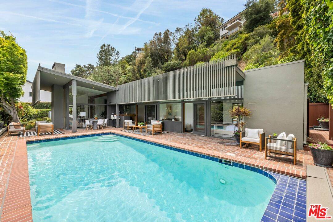 1001   Kenfield Ave 4BR Brentwood La