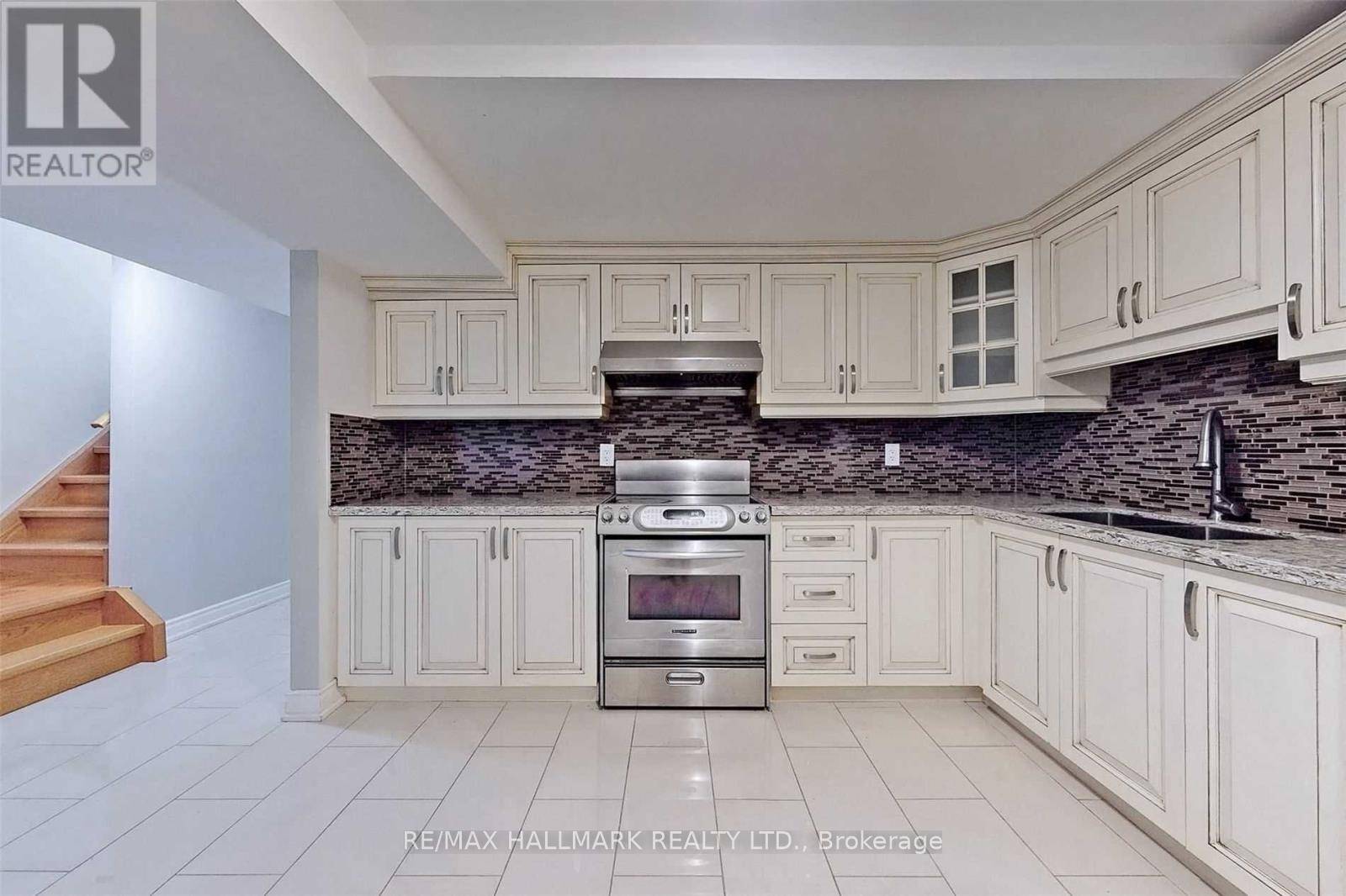 Beautiful two bedrooms walkout basement.