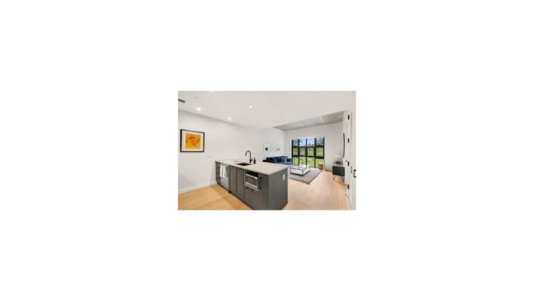 One bedroom residence with private balcony !