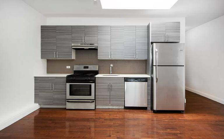 NEWLY RENOVATED 3 BEDROOM APARTMENT SPACIOUS LAYOUT EASY ACCESS TO SUBWAYS amp ; PROSPECT PARK !
