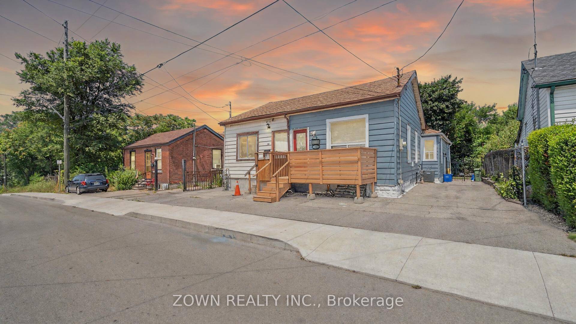 Charming 3 Bedroom Starter Home in Prime Central Location !
