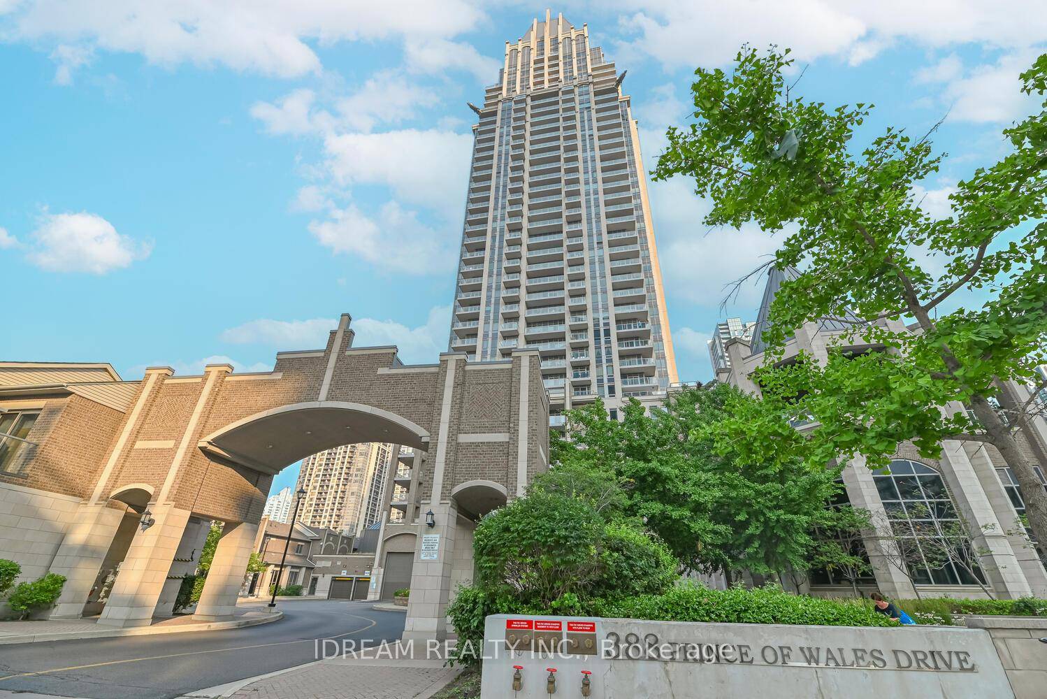 Welcome to the Crown Jewel of Mississauga living at One Park Tower !