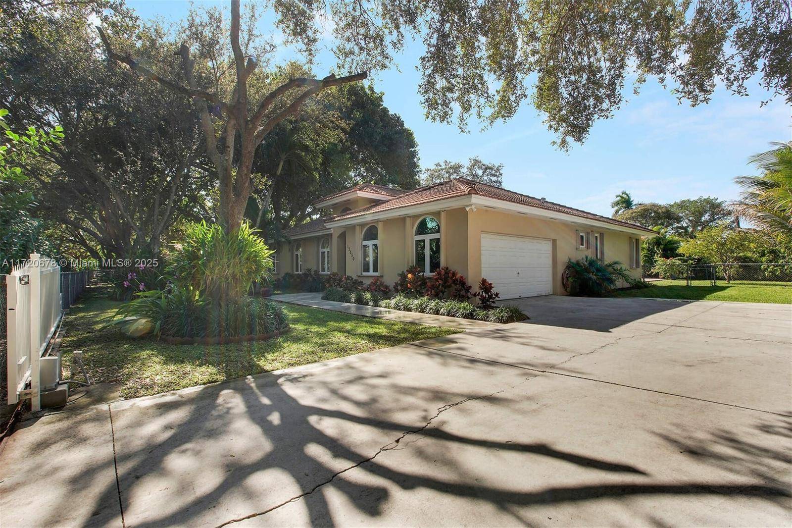 Discover Pinecrest Living at Its Best !