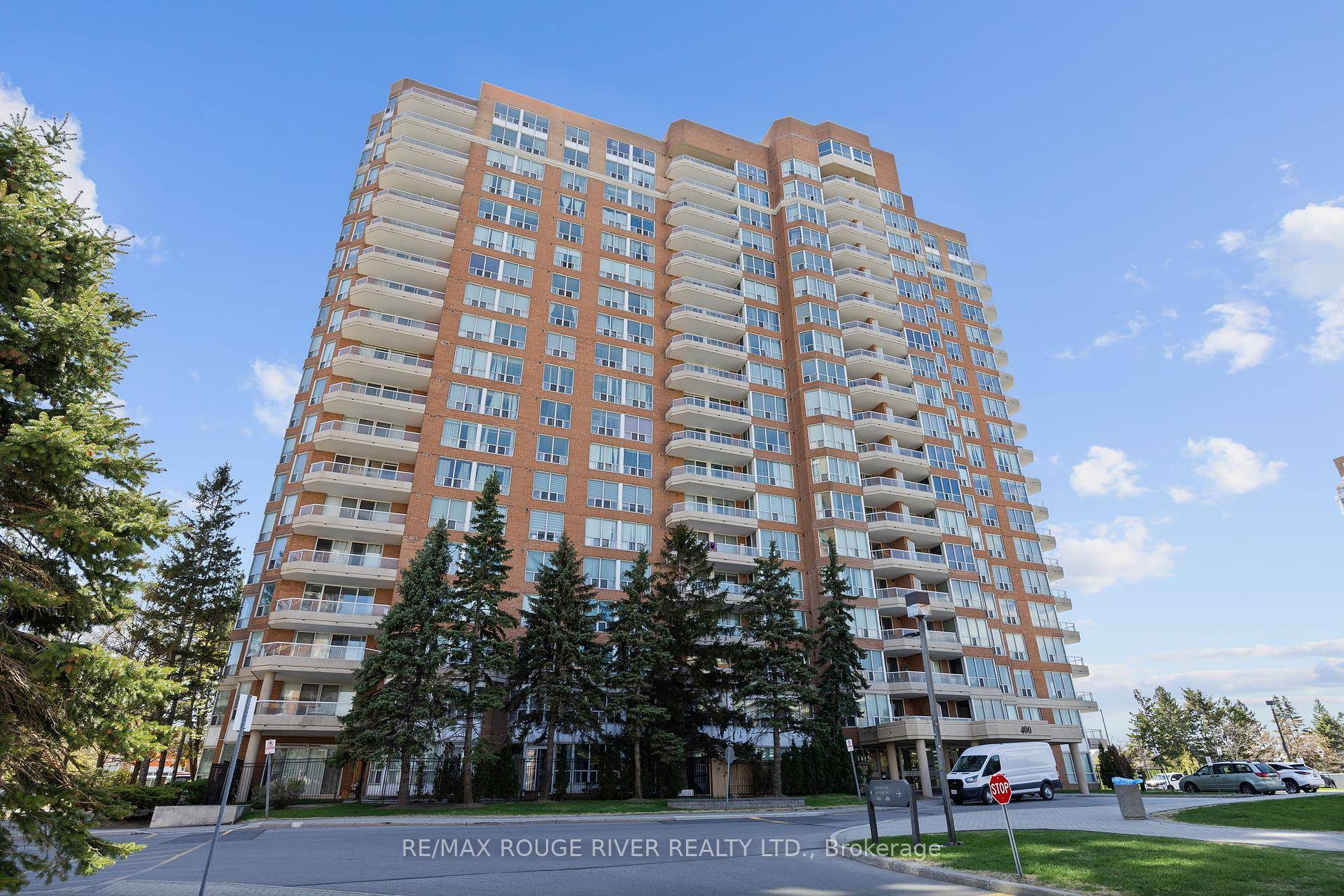 Welcome to over 800 square feet of thoughtfully designed living space in one of Scarborough's most desirable condo buildings.