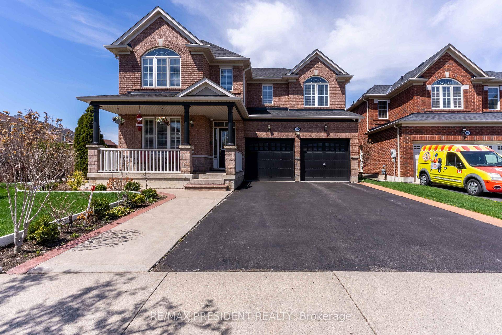 Spacious 4 Bedroom Two Storey Home on a Pool Sized Premium Ravine Lot in the heart of Brampton !