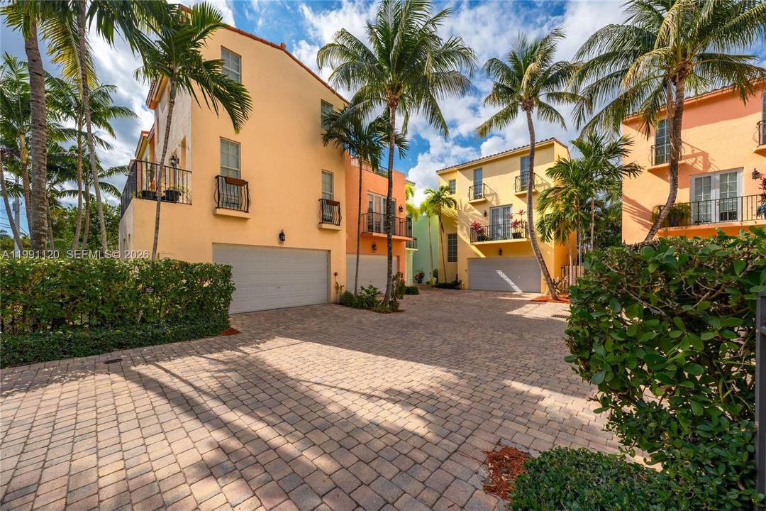 Stunning 3 Level Fort Lauderdale Townhome.