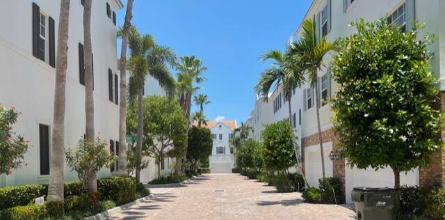Take advantage of this incredible PRICE with the BEST DOWNTOWN DELRAY Beach location !