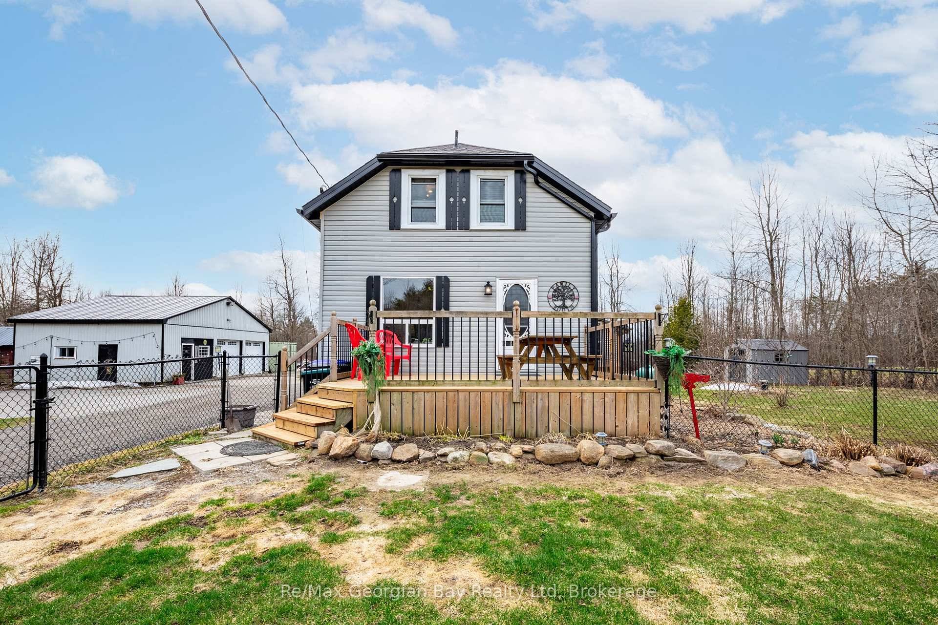 Welcome to your new home in the countryside with a spacious 1.