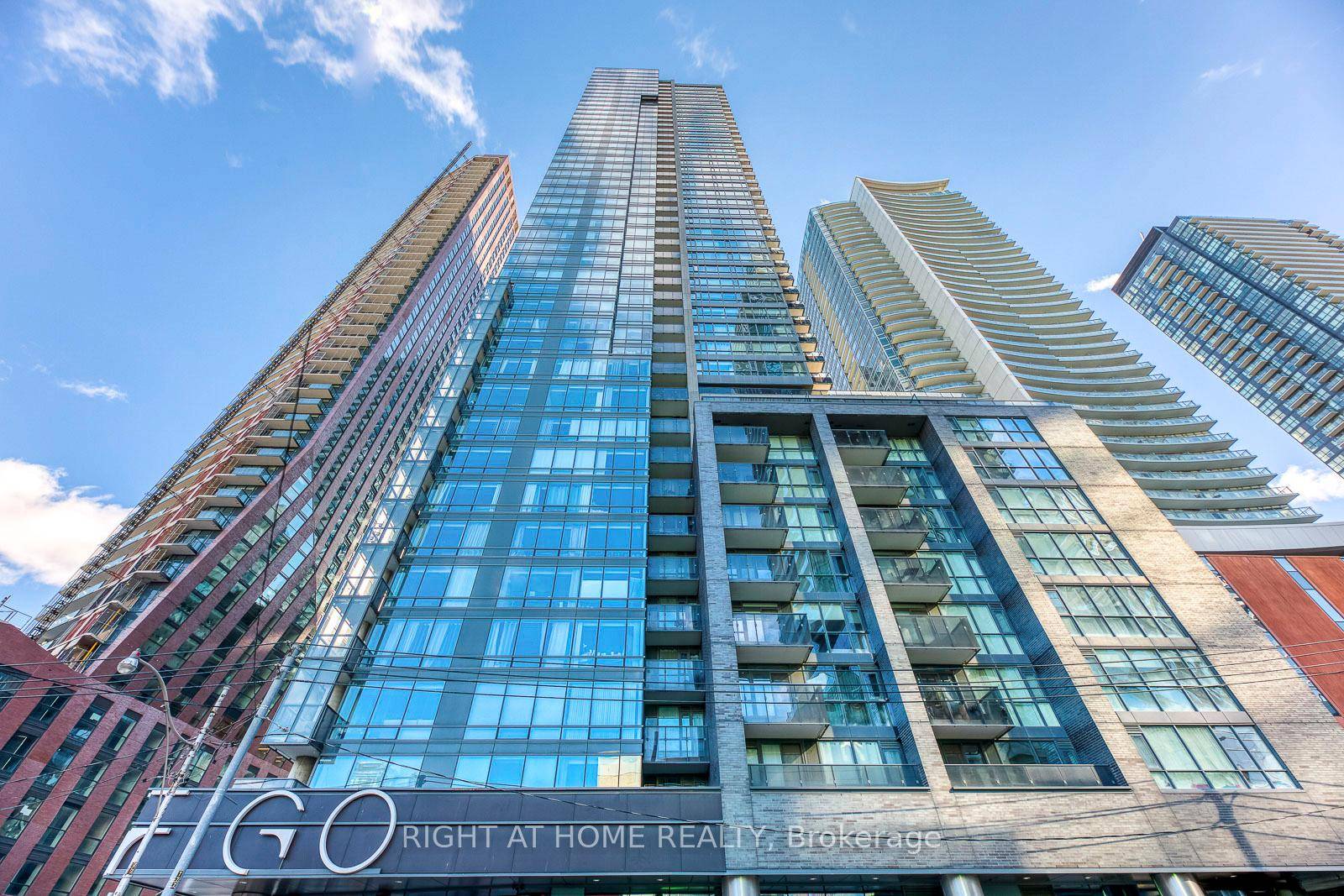 Welcome To Pinnacle On Adelaide, Right In The Heart Of The City !