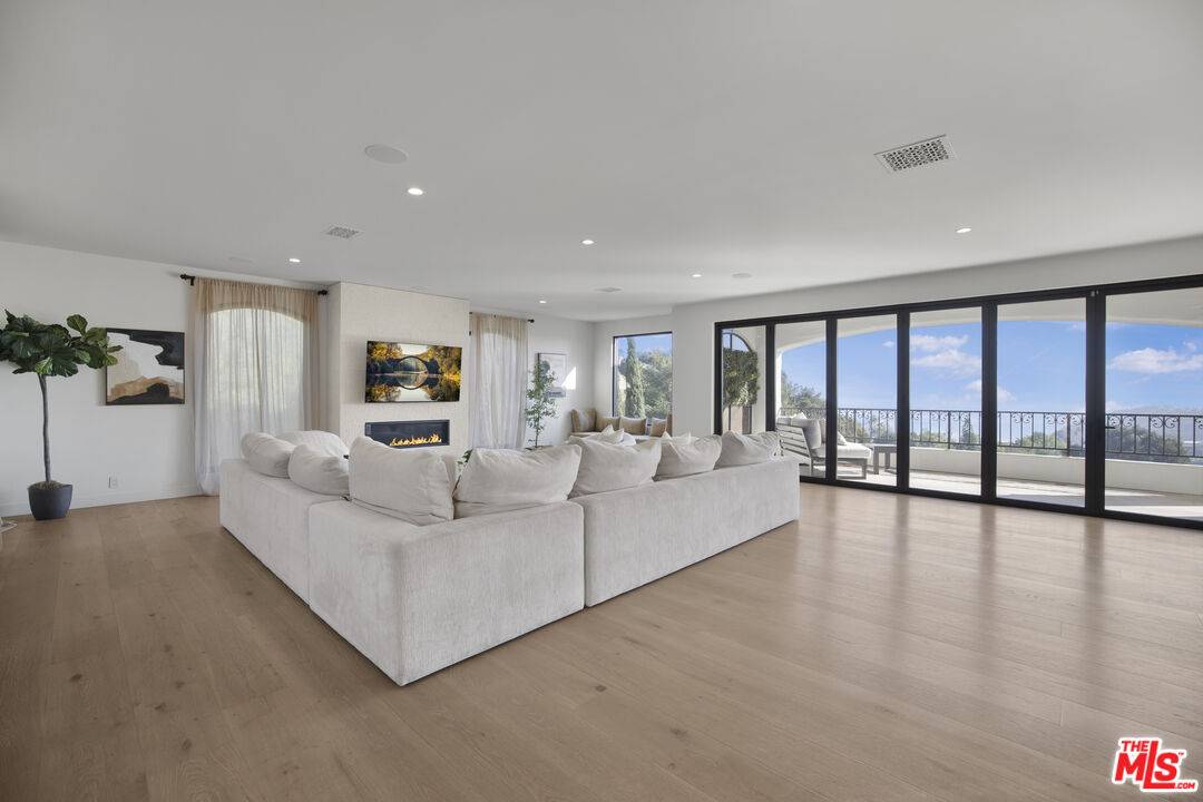 7212 Mulholland Dr 5BR Hollywood Hills East La