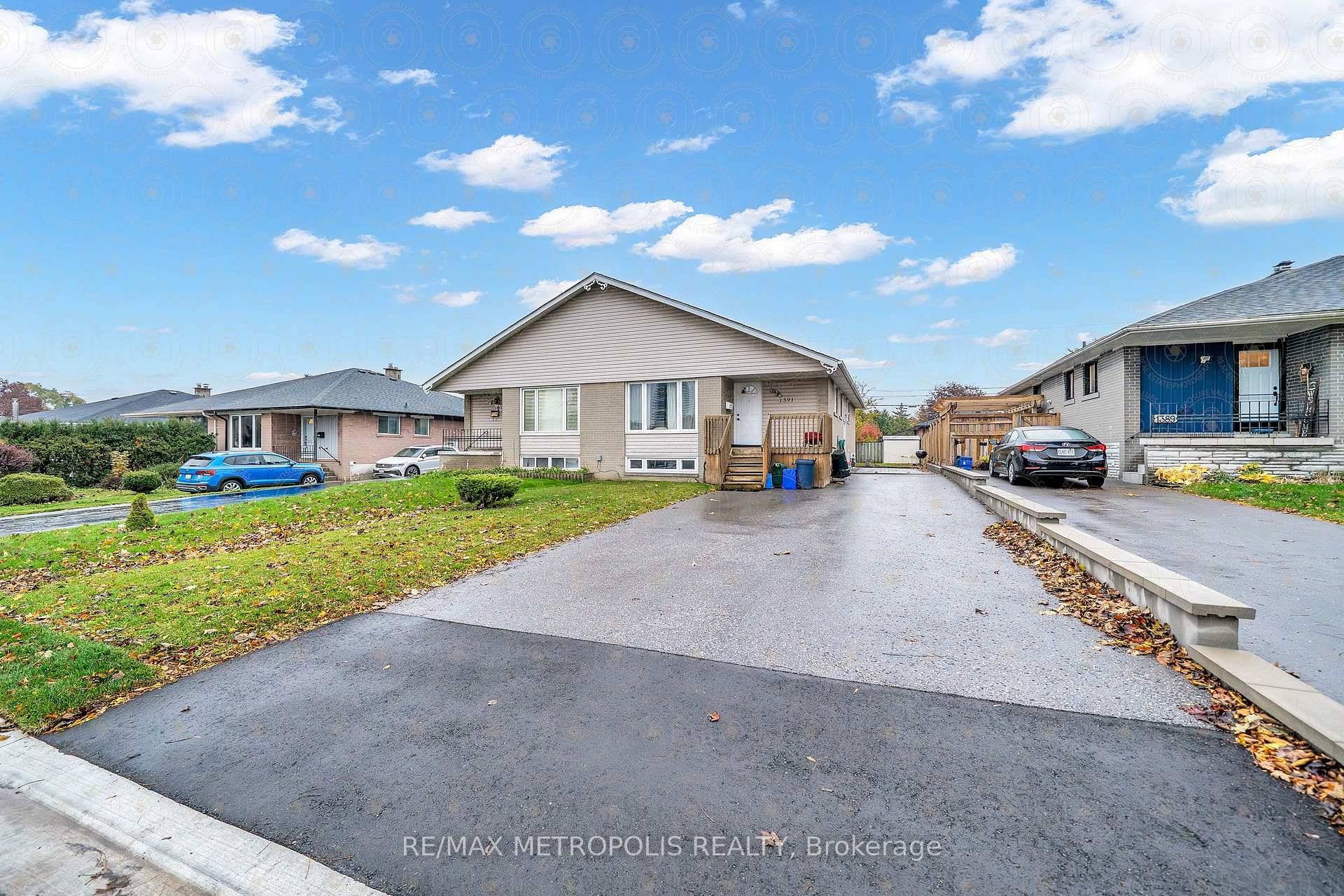 Nestled in a desirable coastal locale, this fully renovated 2 bedroom, 2 bathroom basement unit offers a bright, modern feel with all new appliances and an in unit laundry.