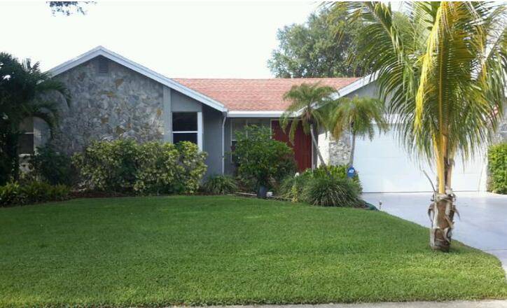 Highly sought out ! Located in Beachwood Heights in Coral Springs.
