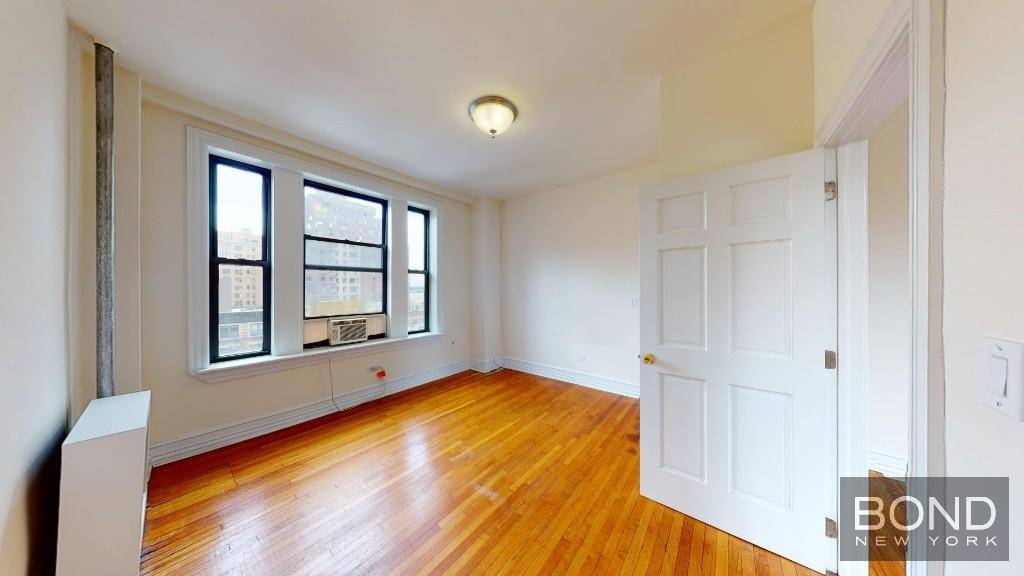 1 Bed Upper West SideBOND New York Properties is a licensed real estate broker that proudly supports equal housing opportunity.