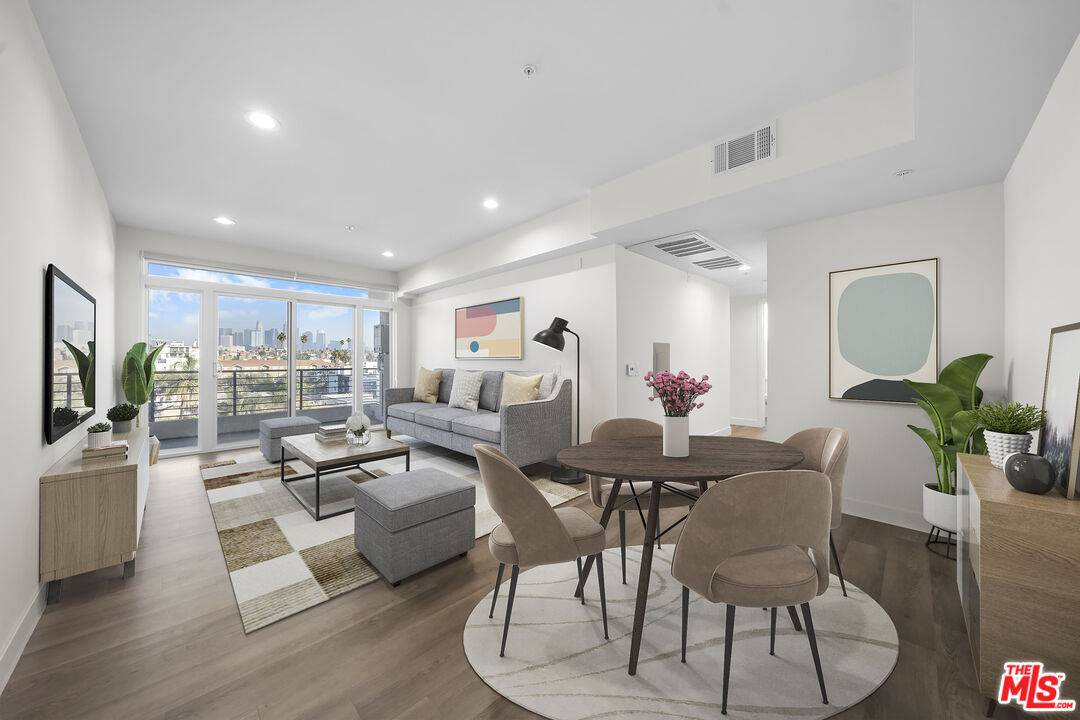 900 S Kenmore Ave 3BR La