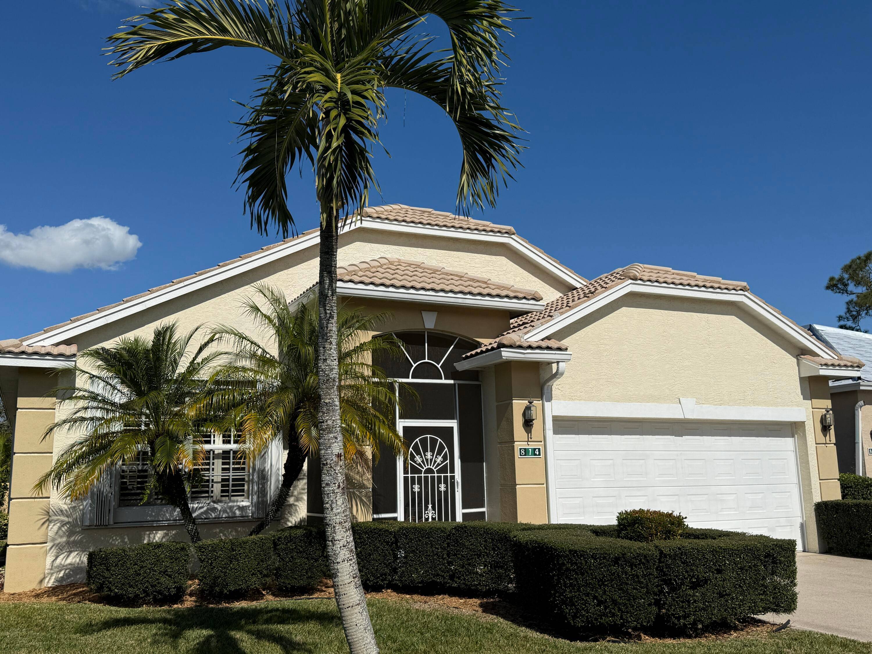 Live your ''ROYAL LIFE'' in this popular Captiva model home on a PRIVATE, PREMIUM LOT, in the Isle of Madeira at Kings Isle a 55 active adult community.