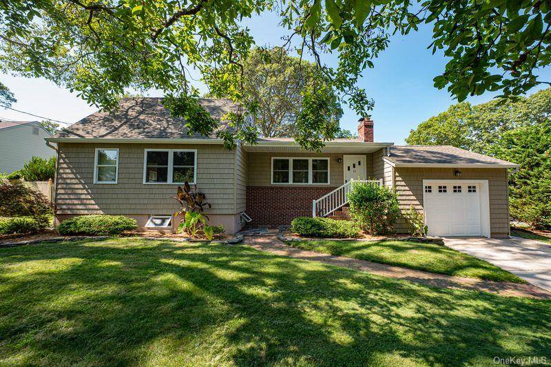 Welcome Home ! Charming Home in Sound Beach on the North Shore of Long Island.