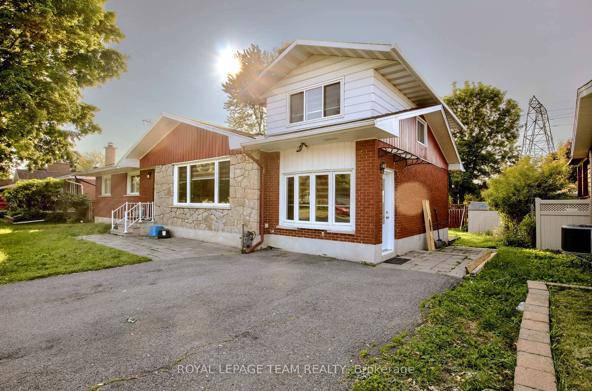 Recently renovated 2 bedroom, 1 bathroom unit in a desirable location near Algonquin College.