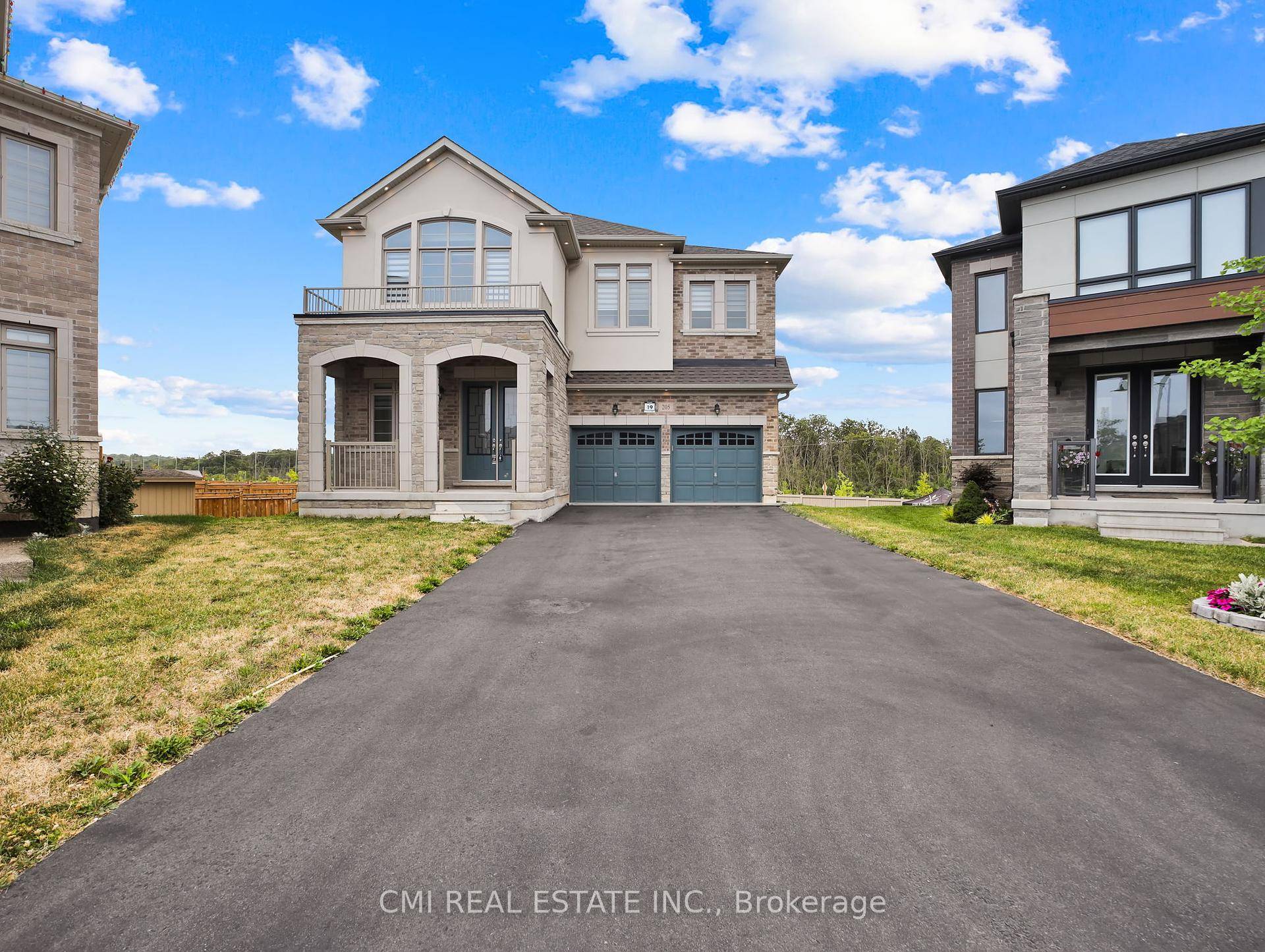 Welcome to a truly exceptional home in Waterdown's most sought after community !