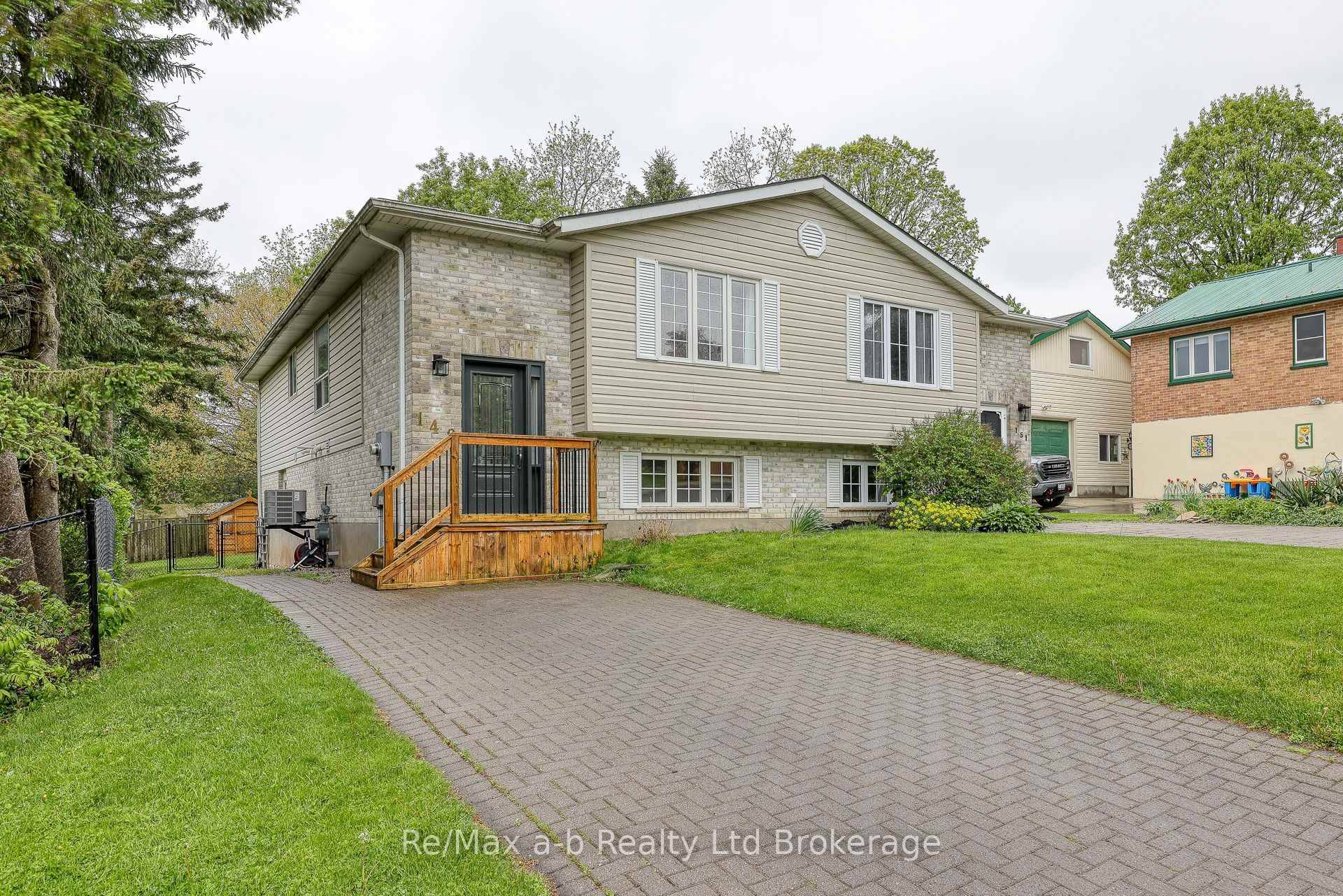 This well maintained 2 plus 1 bedroom, 1.