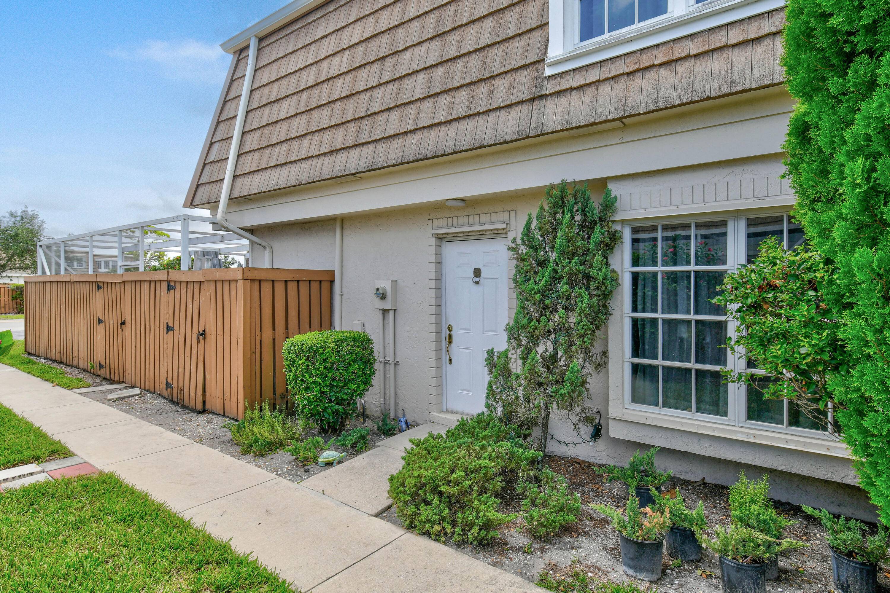 This 3 bedroom, 2. 5 bathroom townhouse is situated in a desirable and tranquil location.