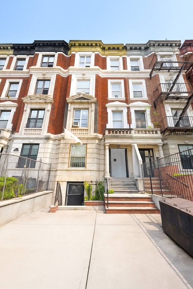 An outstanding investment or end user opportunity awaits at 717 Eastern Parkway, a 4 family residence set along Crown Heights prestigious Eastern Parkway.