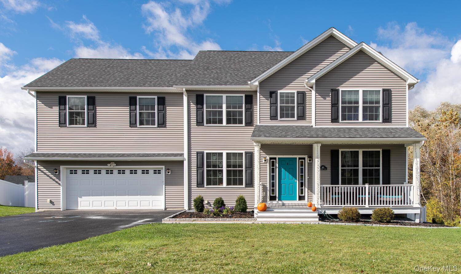 Welcome to Stratford Farms An enclave of modern luxury.