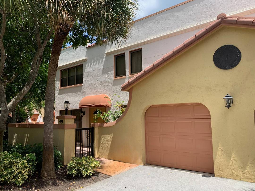 Turnkey townhome minutes from Juno Beach.