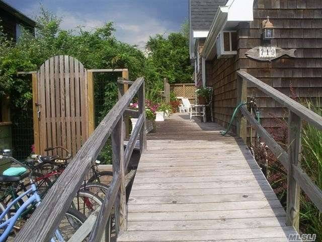 Immaculate And Bright Beach Home With Cathedral Ceilings.