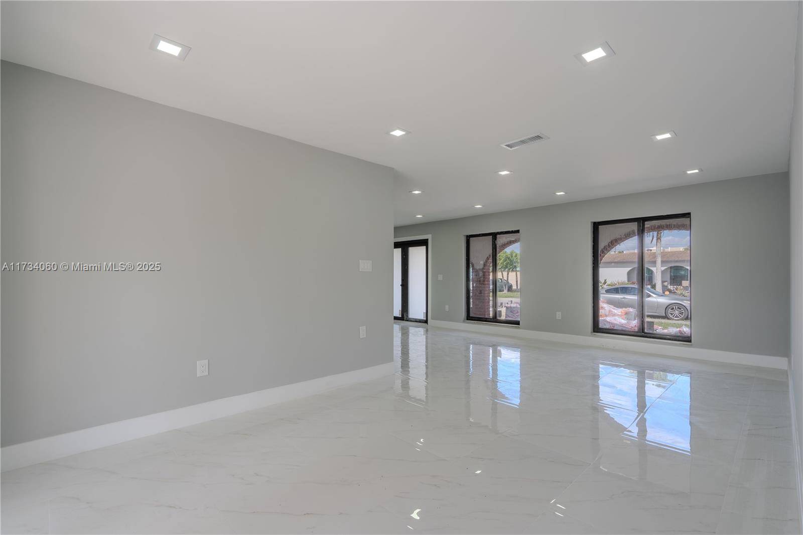 WOW AMAZING SINGLE FAMILY HOME !